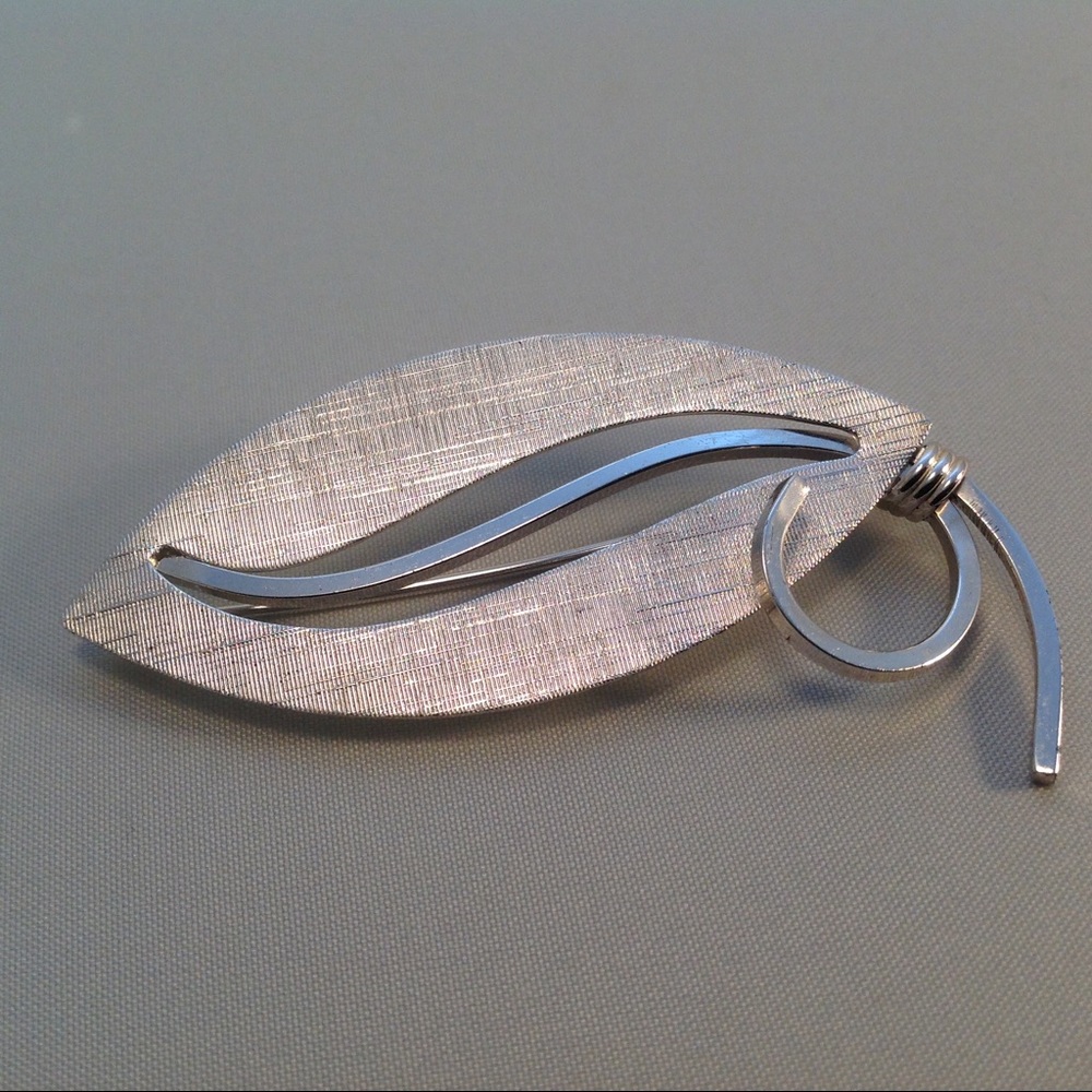 Signed Vintage "Van Dell" modernist Sterling lapel pin